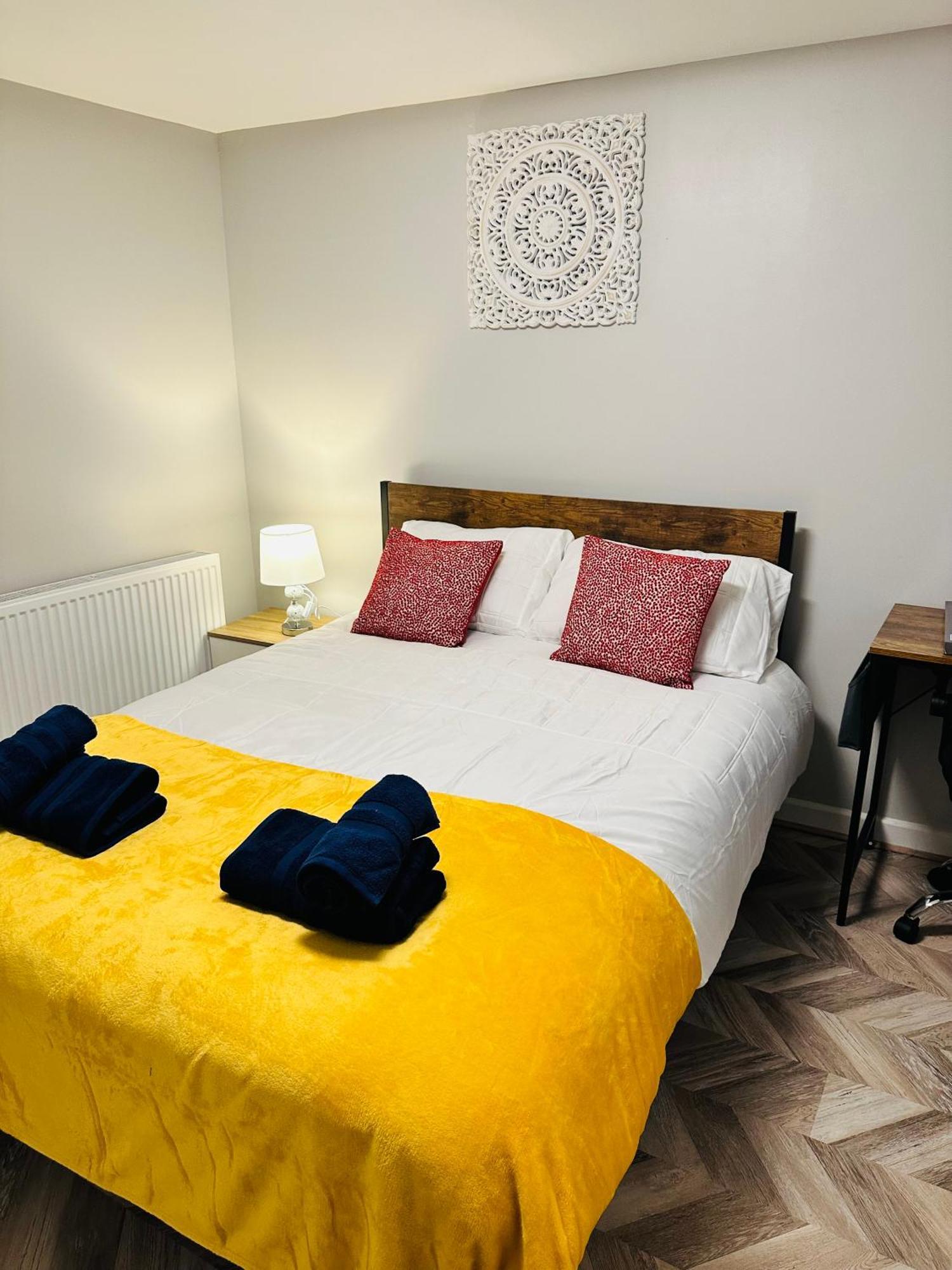 Comfy Studio Flat And Workspace Near Ashton-U-Lyne Station 스탈리브릿지 외부 사진